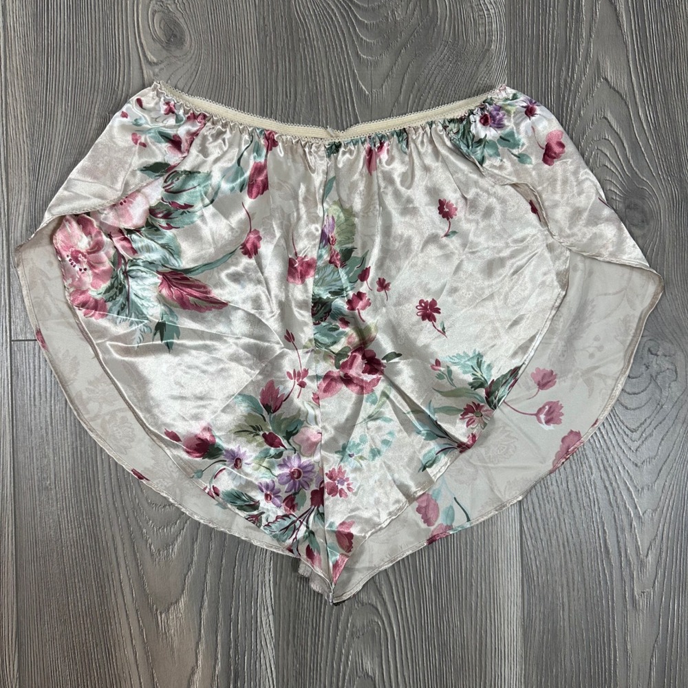 Vintage California Dynasty‎ Satin Cream Floral Sleep Shorts - SIZE S Feminine
